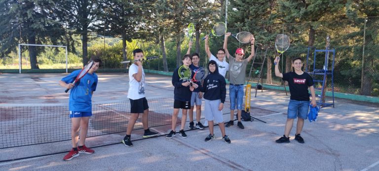 Scopri di più sull'articolo Terminati i corsi di tennis in classe organizzati dal prof Virgilio Giovannicola nell’ambito del Piano scuola estate 2022
